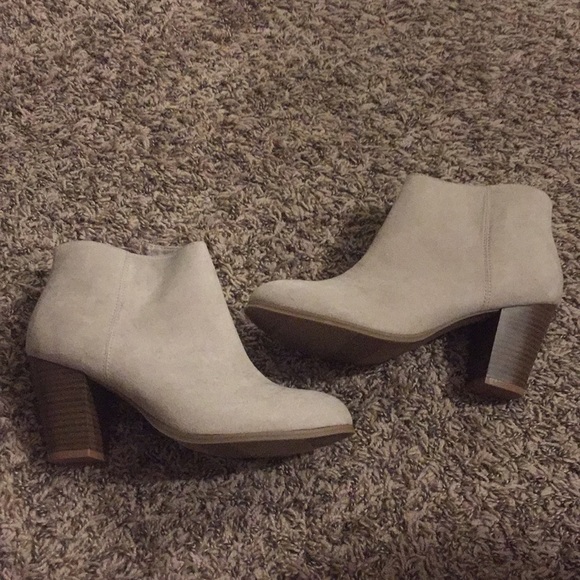 Old navy taupe suede booties - Picture 3 of 3